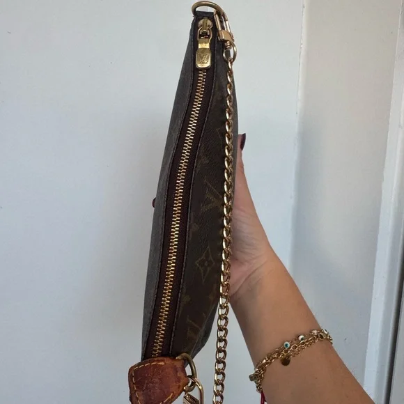 Louis Vuitton Pochette Accessoires – Monogram canvas, Authentic with COA - Picture 5 of 12